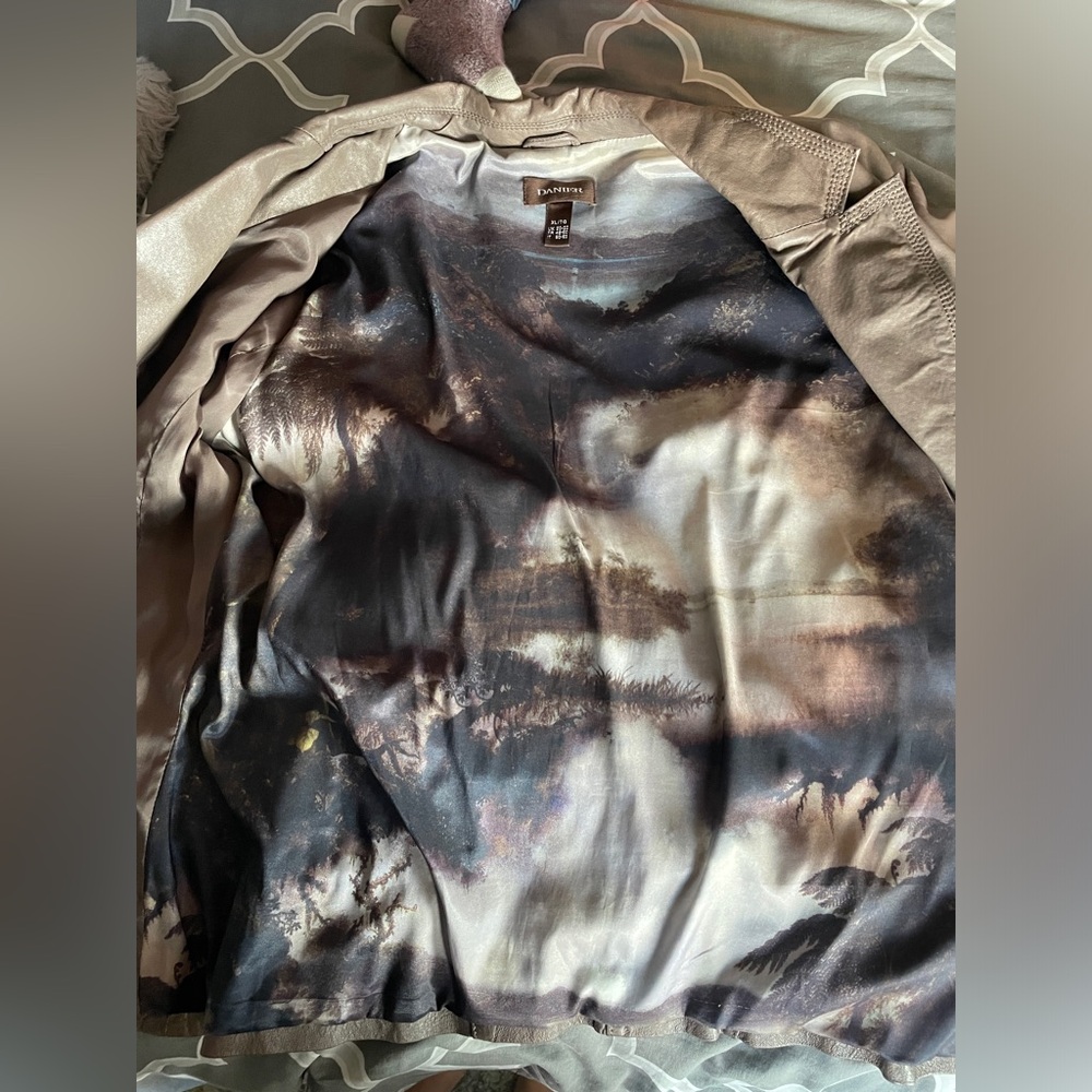 Leather Jacket - Picture 5 of 9